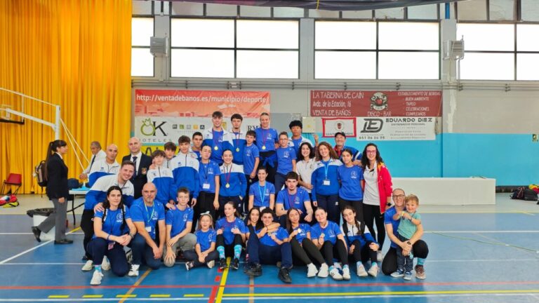 Miembros del Club Fujisan-Karate Palencia en una competición