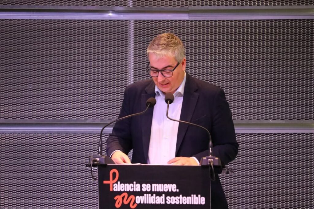 Miriam Andrés hablando sobre la Zona de Bajas Emisiones en Palencia.