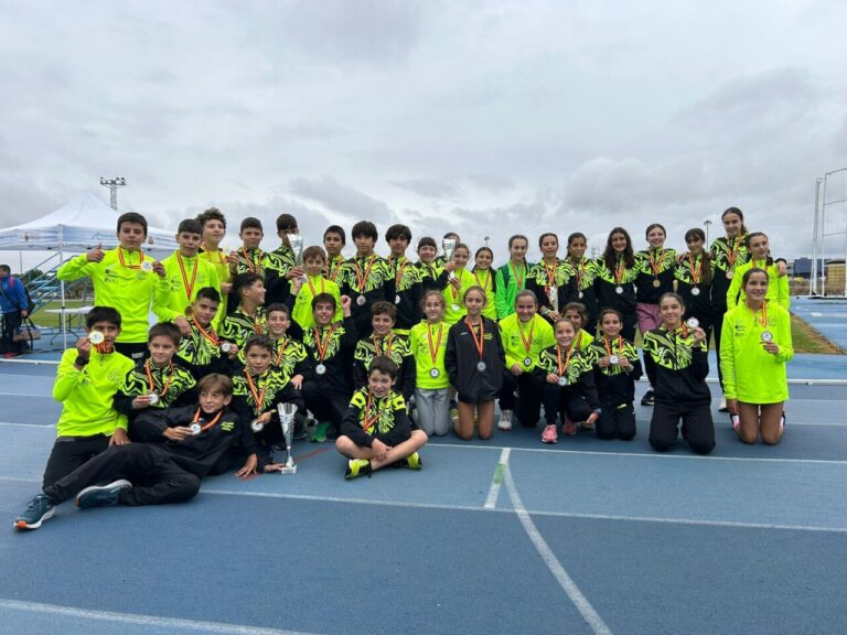 Equipo de atletismo Puentecillas con medallas en competición