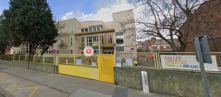 Fachada del CEIP Marqués de Santillana en Palencia