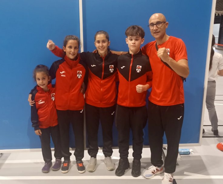 Equipo del Club Héctor Bartolomé en el torneo de kárate