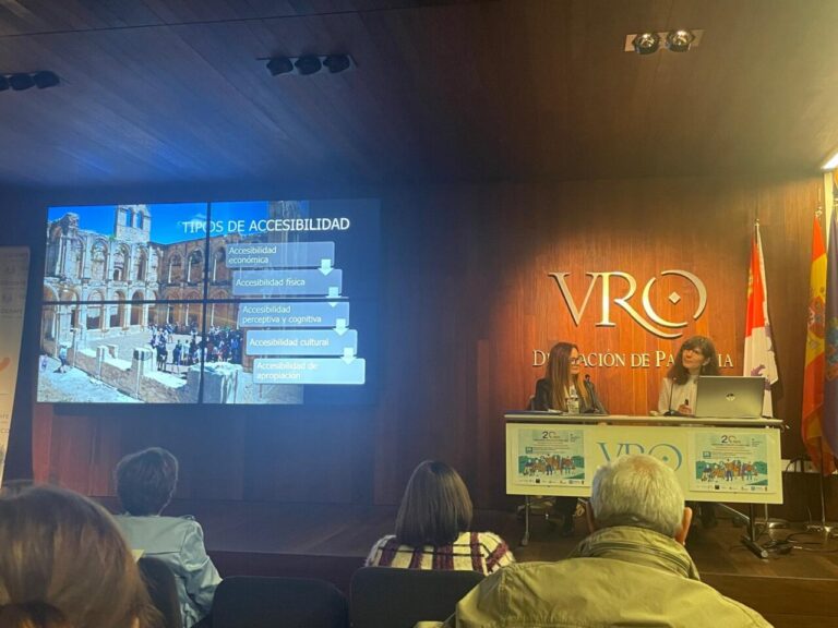 Presentación sobre tipos de accesibilidad en evento de COCEMFE