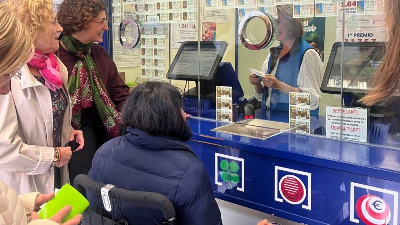 Visita a un comercio accesible en Palencia con personas en silla de ruedas