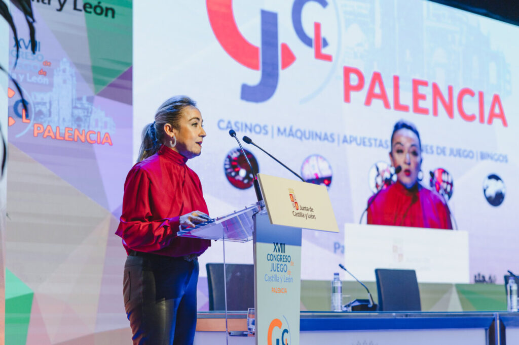 Ruth Andérez hablando en el Congreso del Juego en Palencia