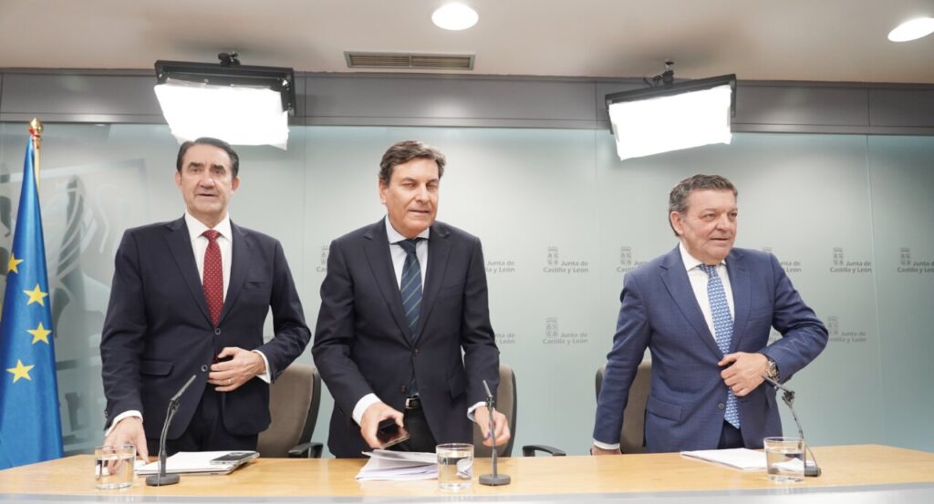 Rueda de prensa sobre decreto ley de bomberos forestales en Castilla y León