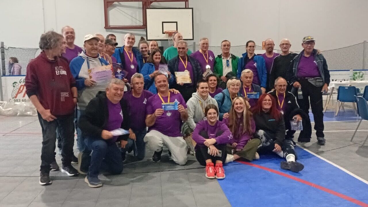 Grupo de la delegación palentina con medallas en Íscar