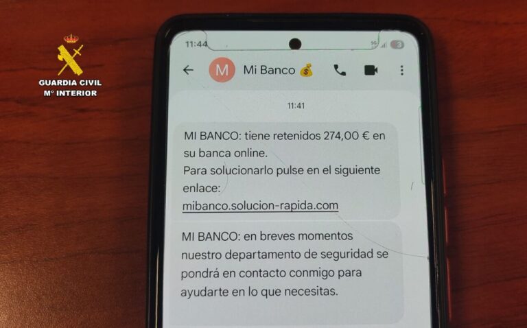 Mensaje de texto sobre retención de fondos en banca online