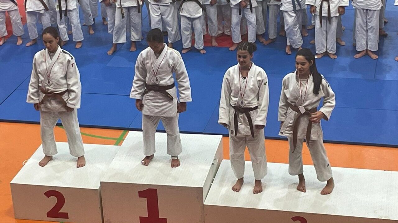Judocas del Judo Club Palencia en el podio de una competición