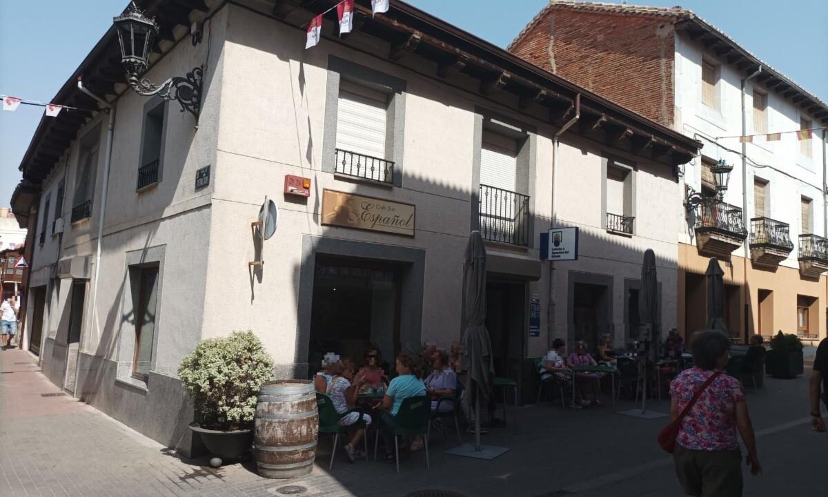 Fachada del Bar Español en Herrera de Pisuerga