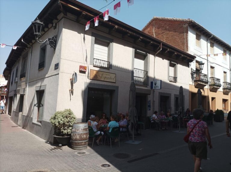 Fachada del Bar Español en Herrera de Pisuerga