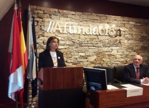 Lucía Méndez recibiendo un premio en un evento de periodismo