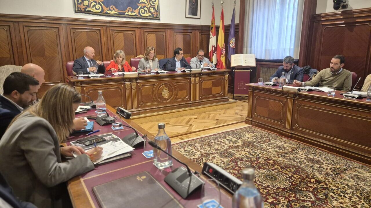 Reunión del Pleno de la Diputación de Palencia en octubre