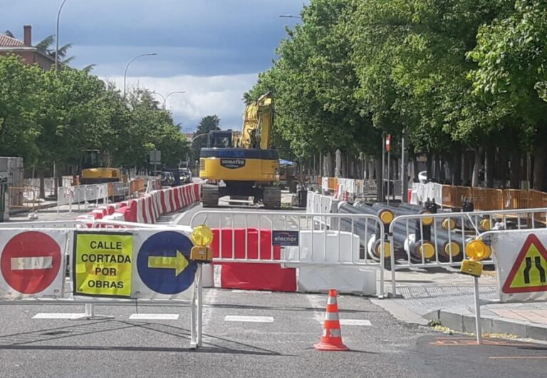 Obras en la calle para la nueva red de calor en Aguilar de Campoo