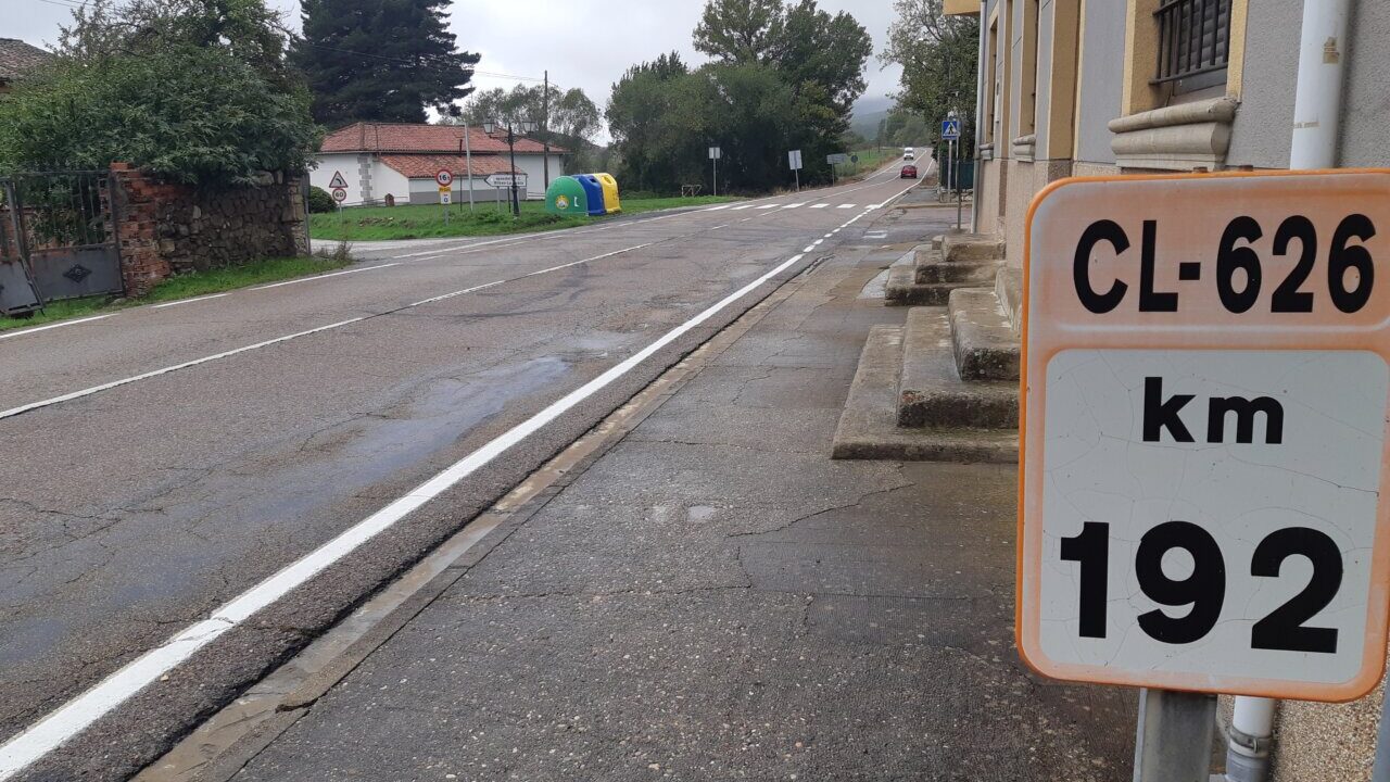 Señal de carretera CL-626 en Palencia con el kilómetro 192