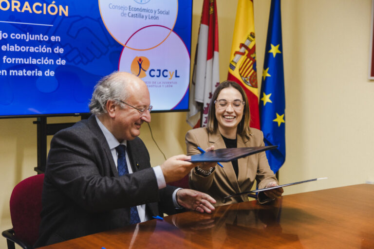 Firmas de acuerdo entre el Consejo de la Juventud y el CES de Castilla y León