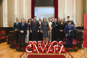 Grupo de personas en la entrega de premios de la Cámara de Comercio de Palencia