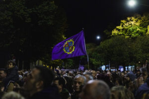 Concentración en Palencia con bandera en protesta por el soterramiento