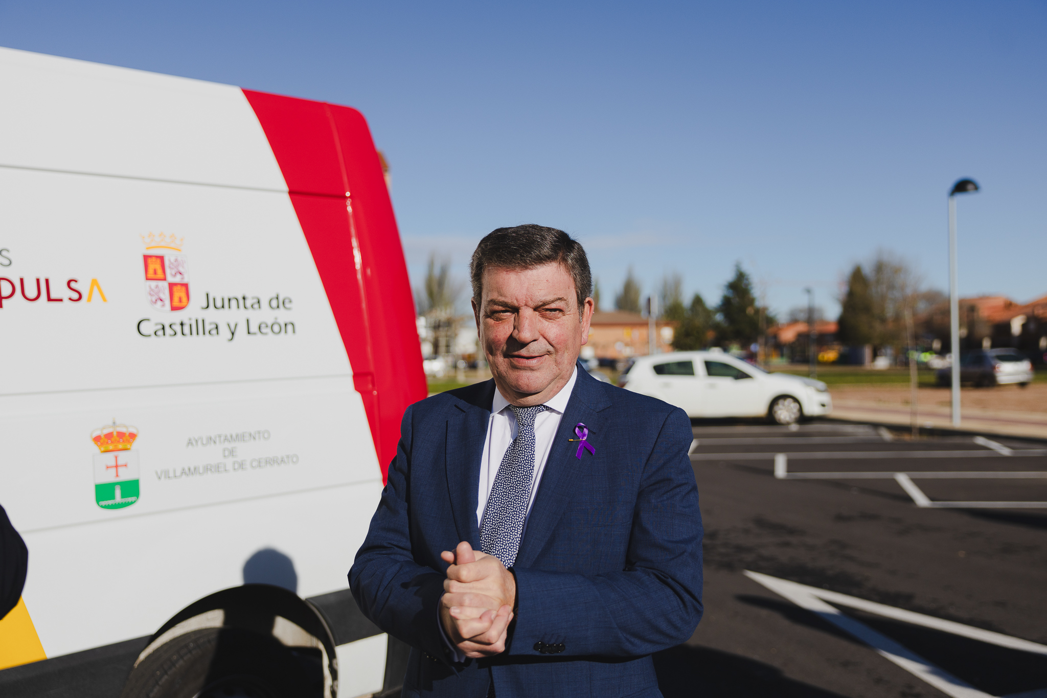 El consejero de la Presidencia, Luis Miguel González Gago, en Villamuriel. / Lucía Burón (ICAL)