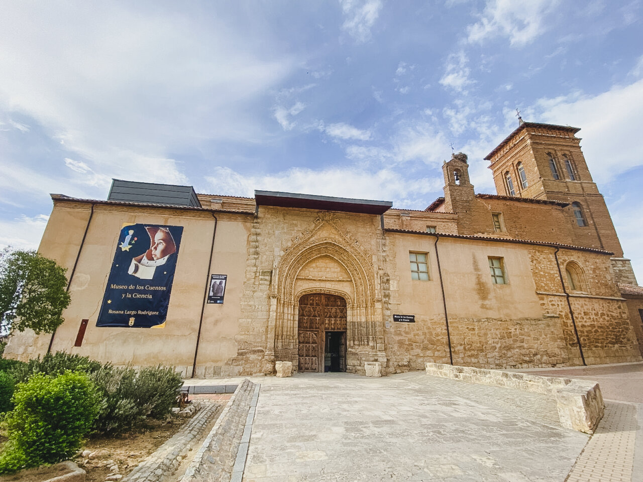 Fachada del Museo de los Cuentos y la Ciencia en Paredes de Nava