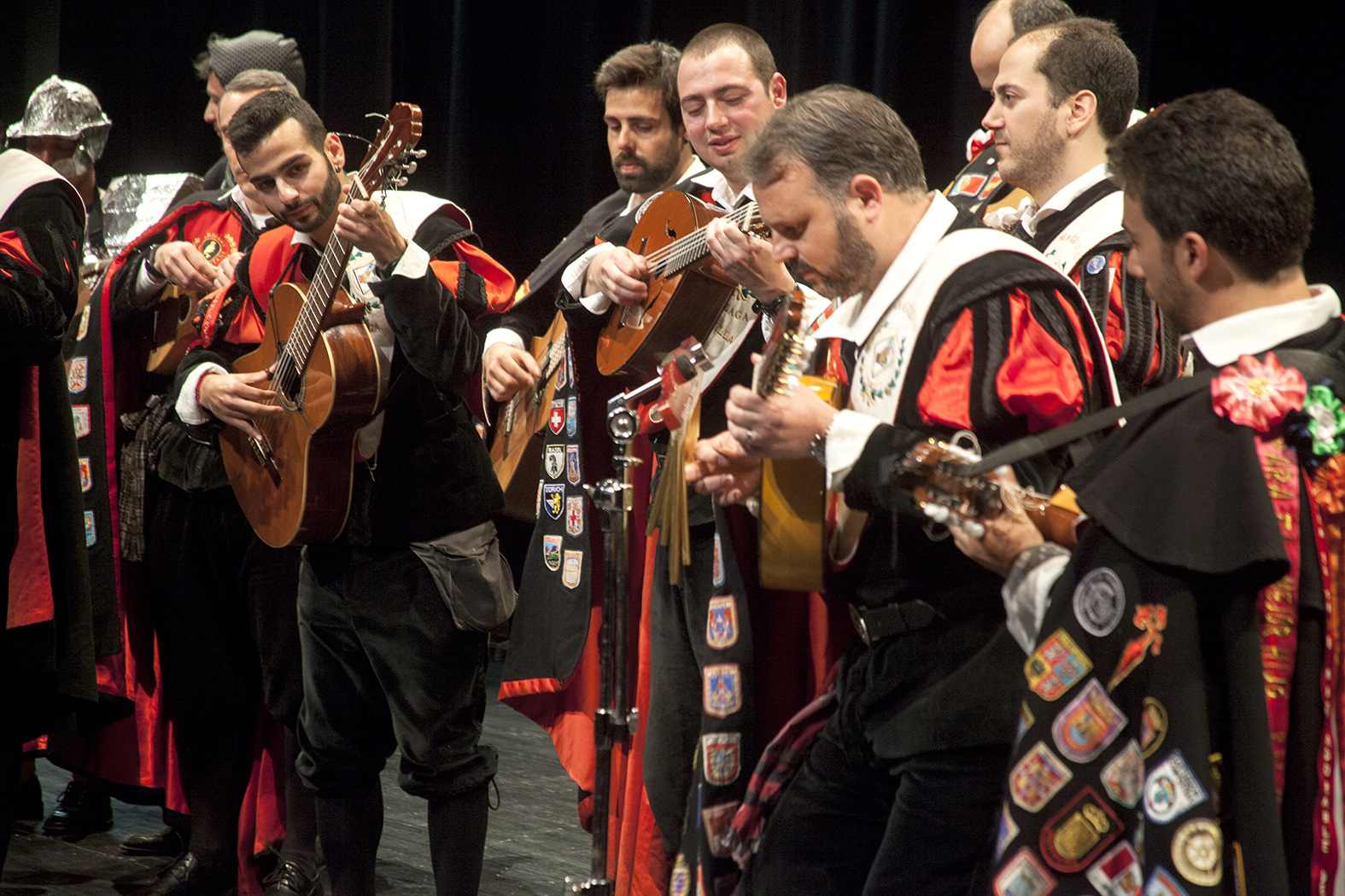 Actuación de una tuna. / ICAL