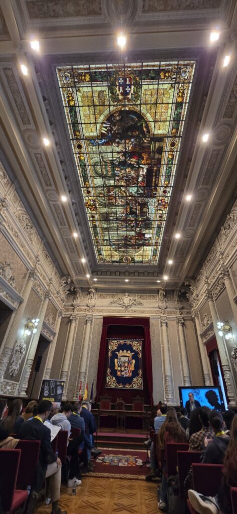 Vista del salón donde se celebra la jornada de periodismo en Palencia