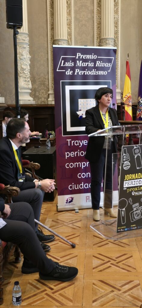 Evento sobre periodismo local en Palencia con participantes y ponentes