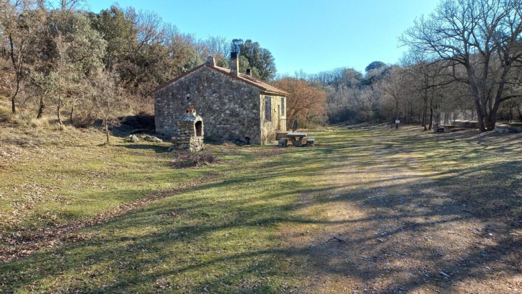 Excursionistas en el monte de Villamediana y Torquemada
