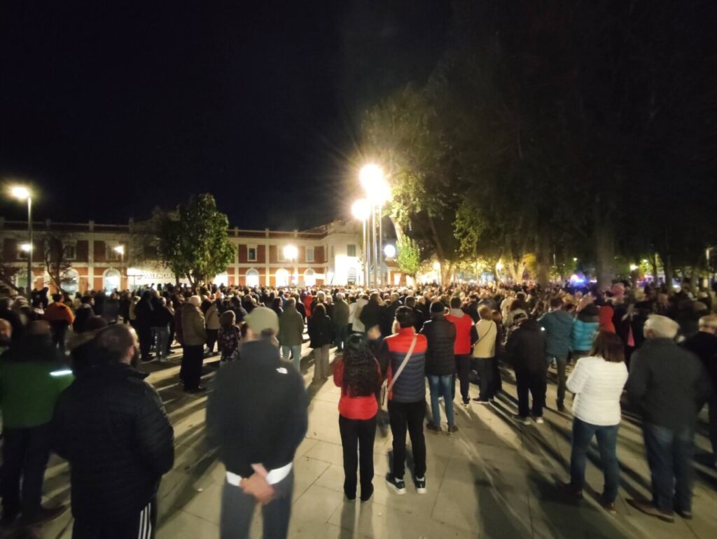 Multitud de personas en una manifestación en Palencia por el soterramiento