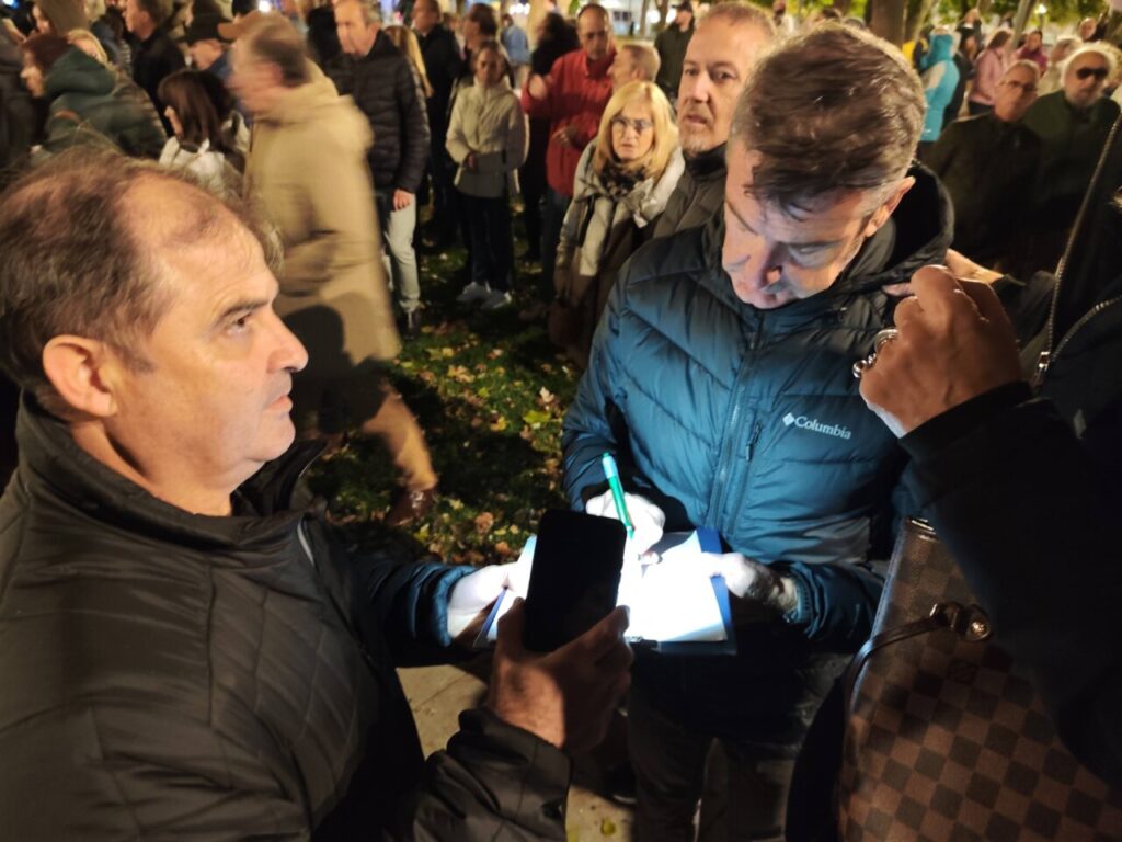 Personas en una manifestación en Palencia sobre el soterramiento de vías