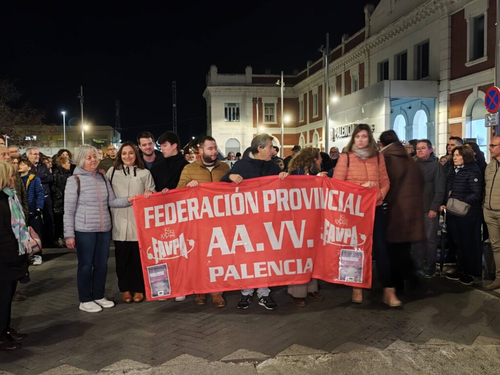 Manifestación en Palencia con pancarta de la Federación Provincial de AA.VV.