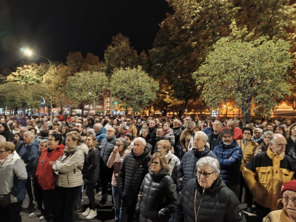 Multitud de personas en una manifestación en Palencia por el soterramiento