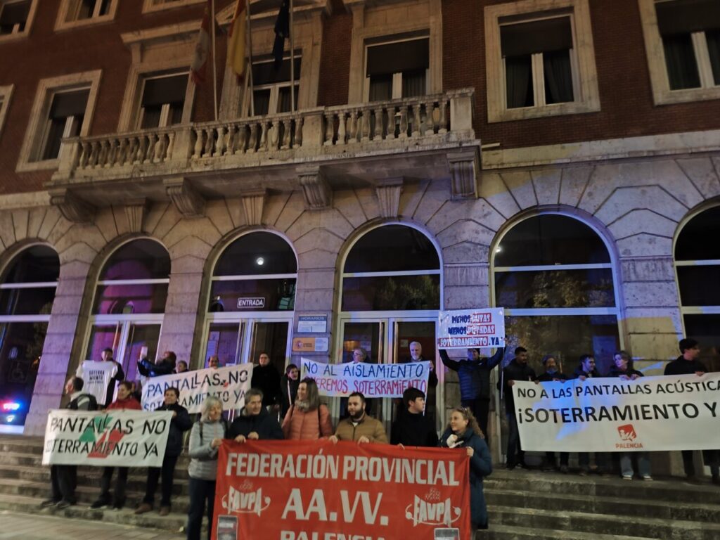 Manifestación en Palencia contra el soterramiento y pantallas acústicas