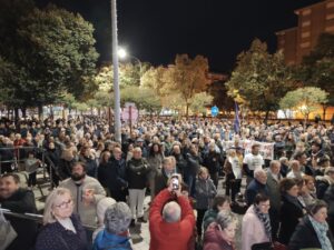 Multitud de personas en una manifestación en Palencia por el soterramiento