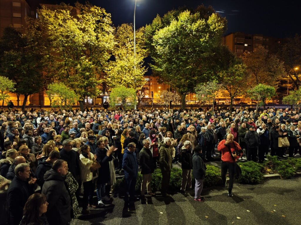 Multitud de personas reunidas en una manifestación en Palencia