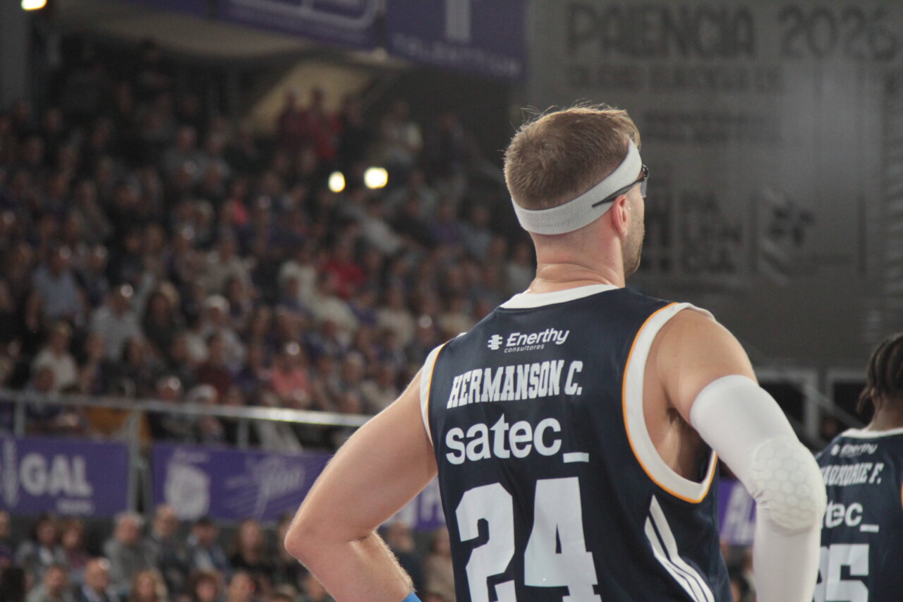 Jugador del Agropal Palencia en un partido contra Oviedo