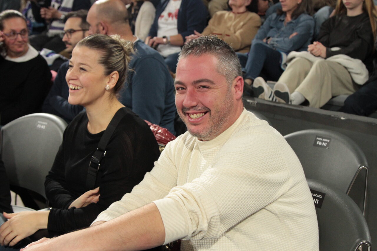 Personas sonriendo en un evento deportivo en Palencia