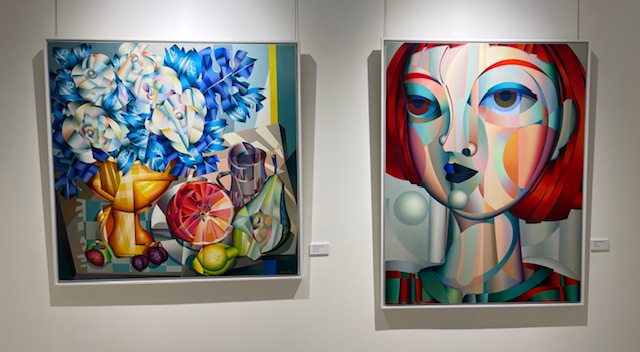 Obras de arte contemporáneo en la sala de exposiciones de Palencia.