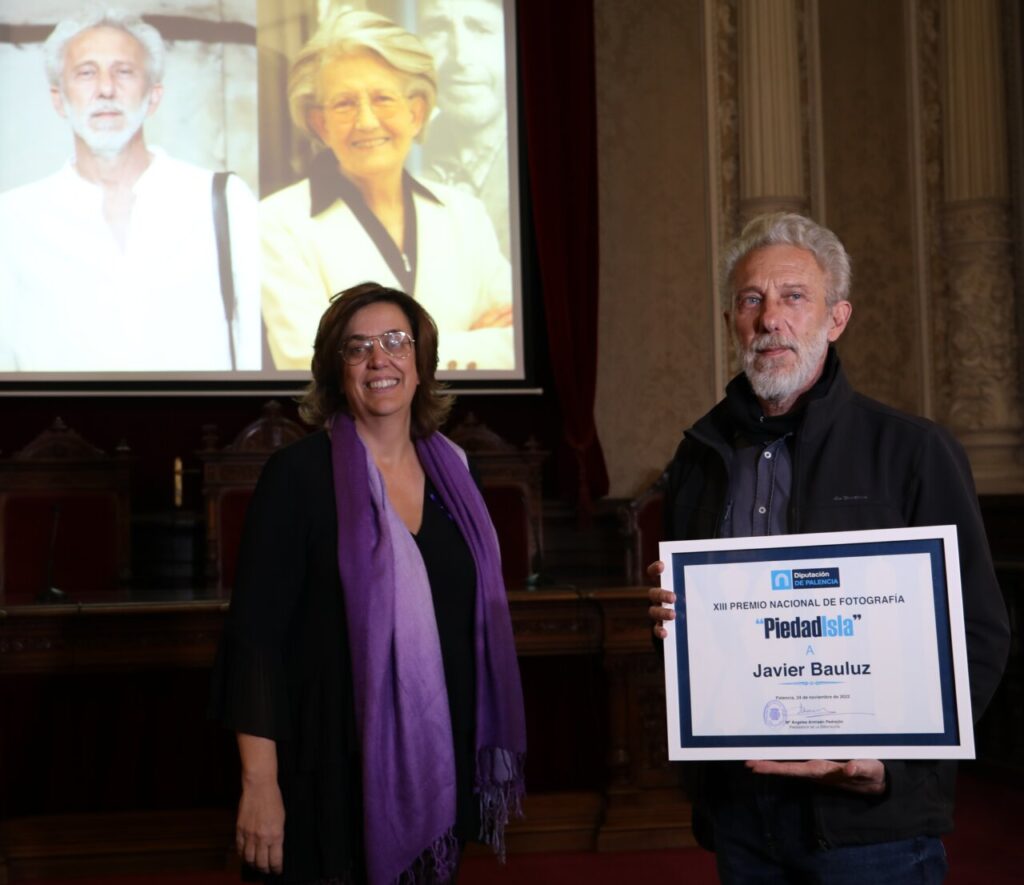 Entrega del Premio Nacional de Fotografía Piedad Isla a Javier Bauluz.