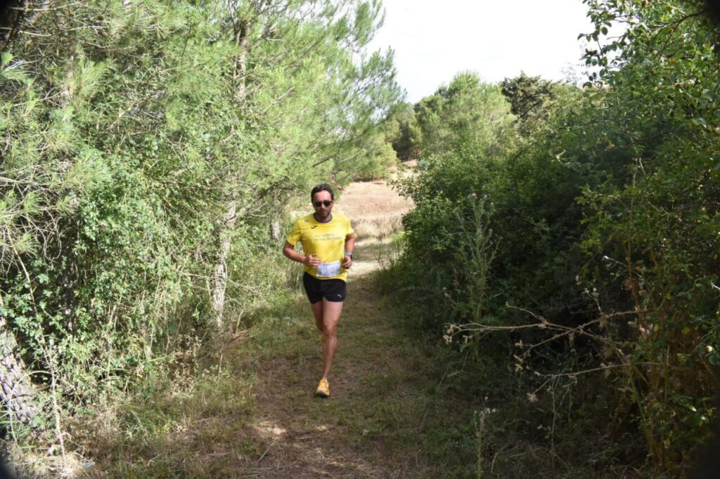 Corredor en el III Trail Solidario Trijonero en Paredes de Nava