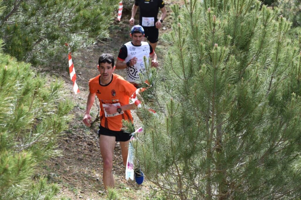 Corredores en el III Trail Solidario Trijonero en Paredes de Nava