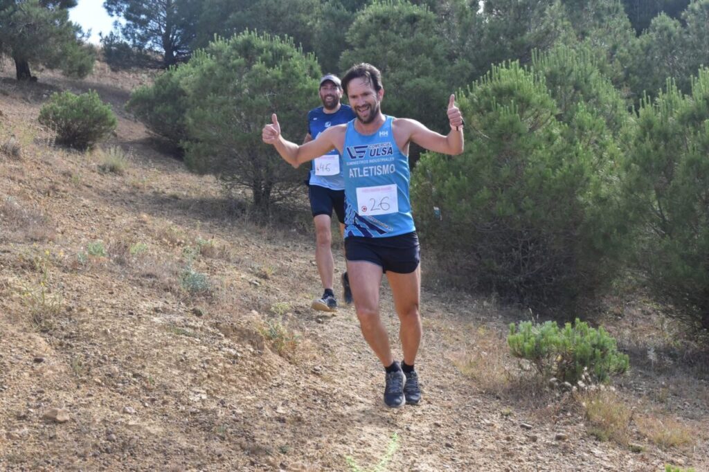 Corredores disfrutando del III Trail Solidario Trijonero en Paredes de Nava