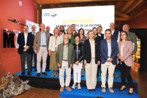 Grupo de personas en la gala del 25 aniversario de ADRI Cerrato Palentino