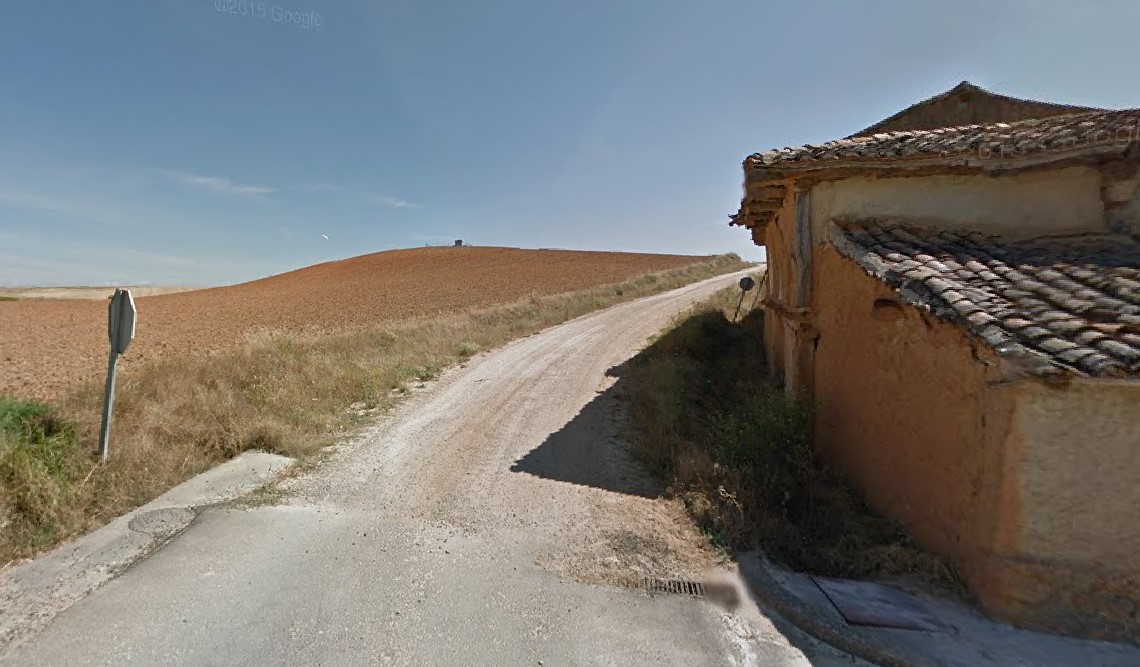 Camino rural en Olea de Boedo con paisaje agrícola