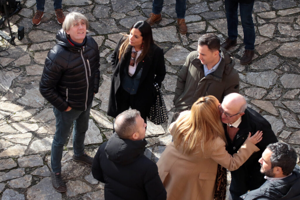 Carlos Martínez y otros políticos en un evento en Vegacervera