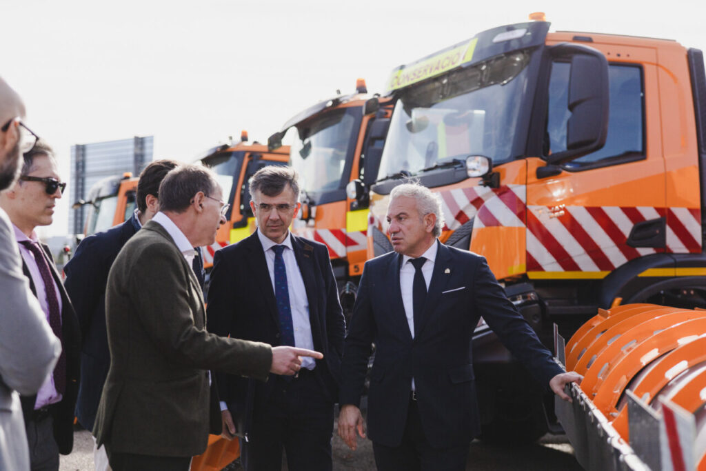 Reunión sobre el Plan de Vialidad Invernal en Castilla y León con quitanieves