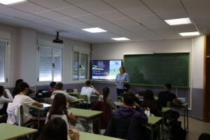 Clase sobre paisajes culturales en el Cerrato con estudiantes
