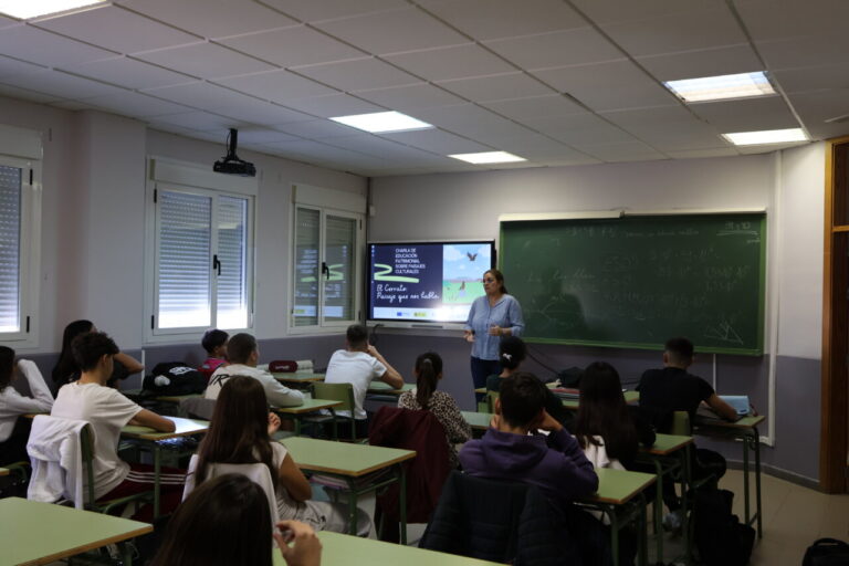 Clase sobre paisajes culturales en el Cerrato con estudiantes