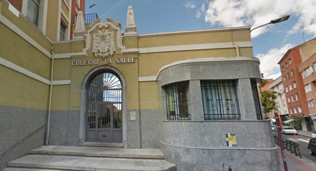Fachada del Colegio La Salle en Palencia, España.