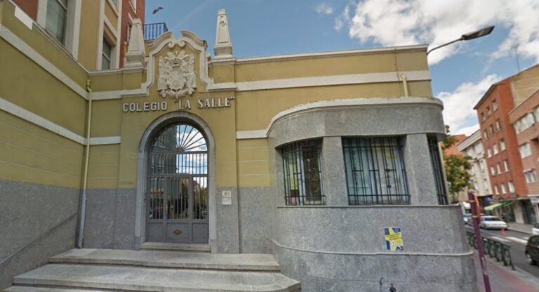 Fachada del Colegio La Salle en Palencia, España.