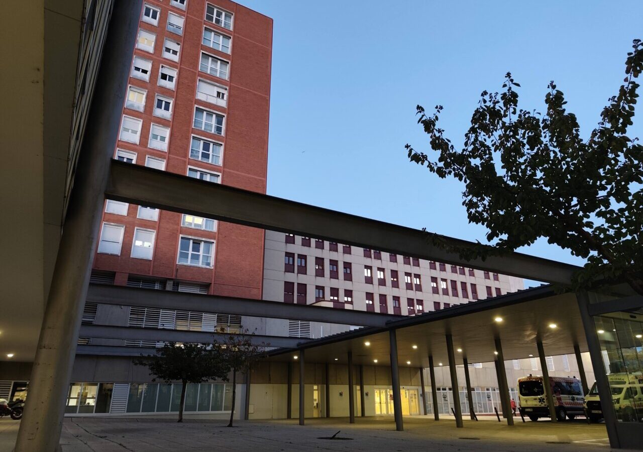 Vista del complejo hospitalario de Palencia al atardecer